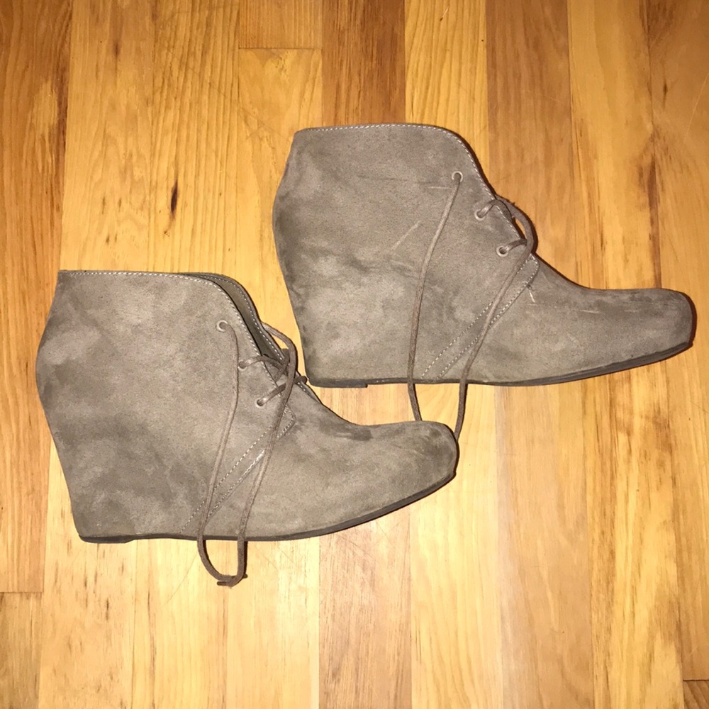 Taupe wedges